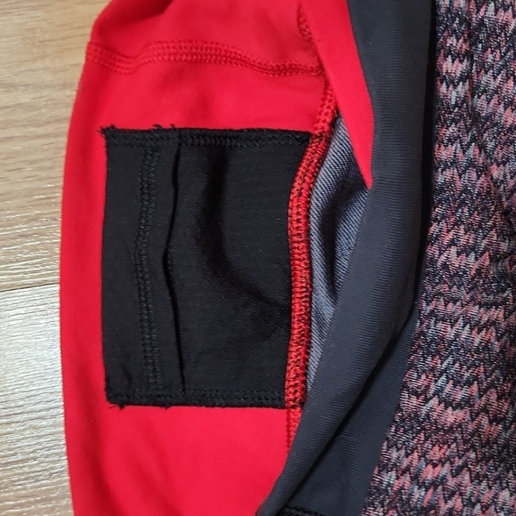 RARE Lululemon Women's Astro Pants.  Dark Charcoal Gray with Red Pink Zig Zag 2 - Picture 3 of 6